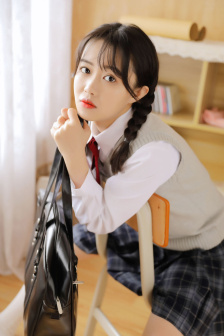 如月莉亚